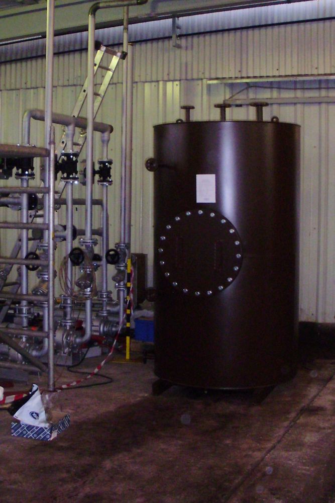 Stały zbiornik ciśnieniowy na olej - Zbiornik na płyny grupy II wg PED